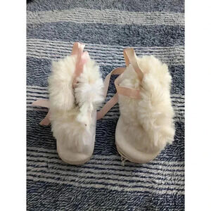 Vintage baby booties, white leather and  rabbit fur. Very soft.